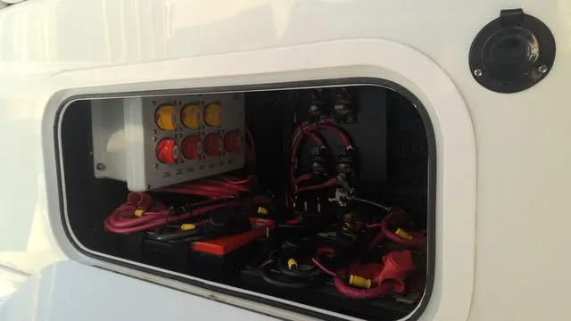 Slide: The Image of Yellowfin 36 Offshore 2023 - 32