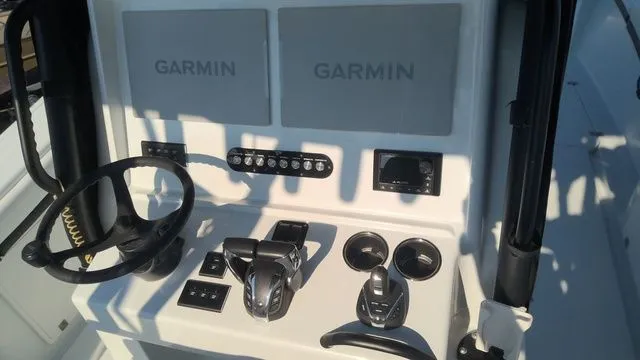 Slide: The Image of Yellowfin 36 Offshore 2023 - 34