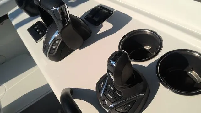 Slide: The Image of Yellowfin 36 Offshore 2023 - 37