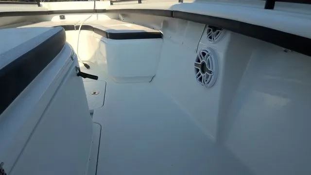 Slide: The Image of Yellowfin 36 Offshore 2023 - 39