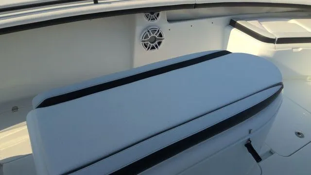 Slide: The Image of Yellowfin 36 Offshore 2023 - 40