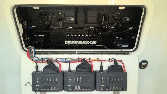 Slide: The Image of Yellowfin 36 Offshore 2023 - 48