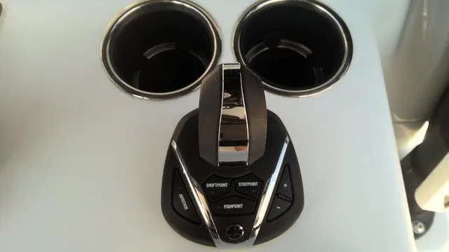 Slide: The Image of Yellowfin 36 Offshore 2023 - 58