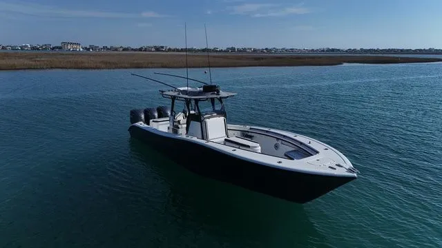 Slide: The Image of Yellowfin 36 Offshore 2023 - 6