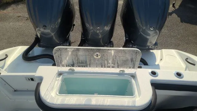 Slide: The Image of Yellowfin 36 Offshore 2023 - 60