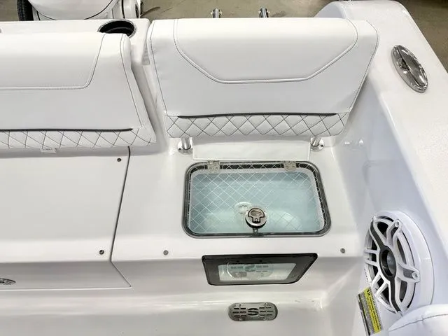 Slide: The Image of Sportsman Heritage 231 Center Console 2026 - 8