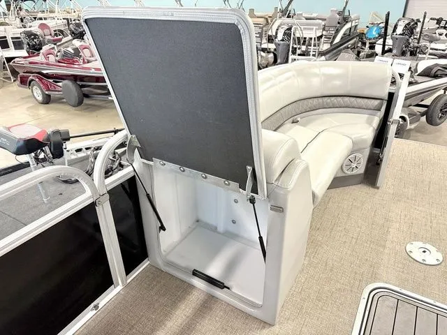 Slide: The Image of Ranger 223C 2022 - 12