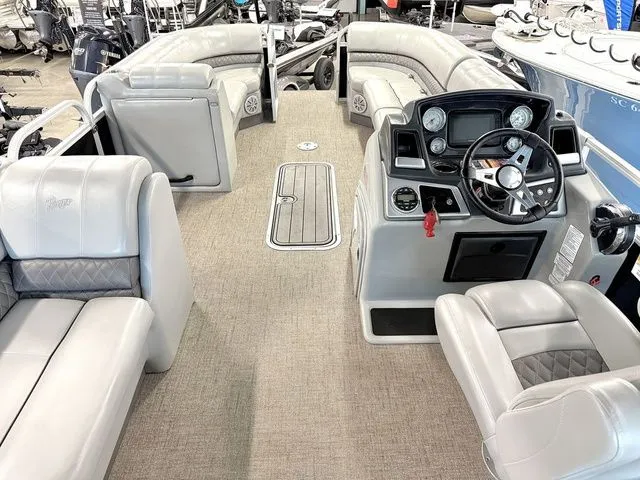 Slide: The Image of Ranger 223C 2022 - 7