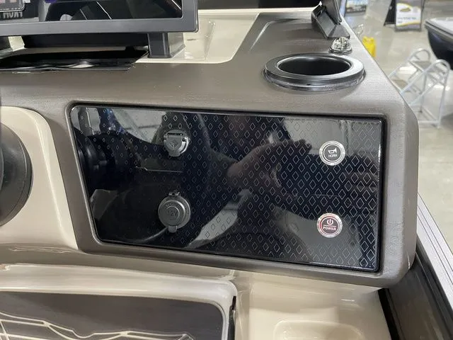 Slide: The Image of Bennington M Swingback 22 MSB 2026 - 30