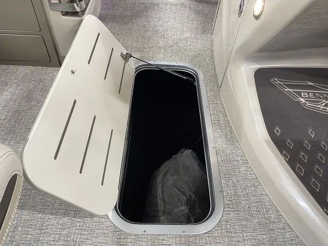 Slide: The Image of Bennington M Swingback 22 MSB 2026 - 40