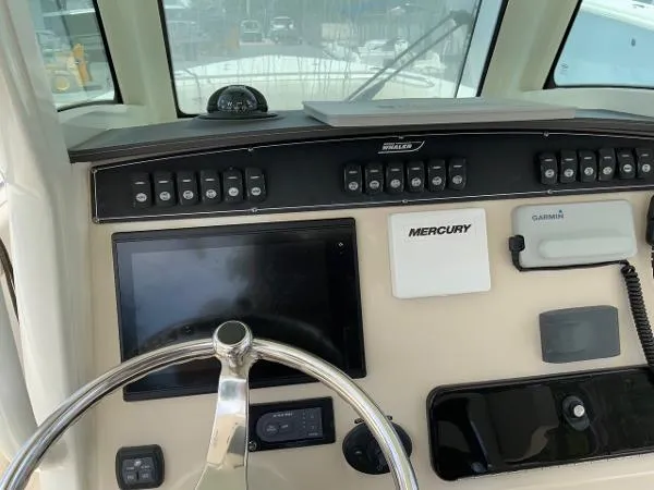 Slide: The Image of Boston Whaler 280 Outrage 2018 - 8