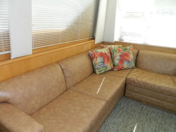 Slide: The Image of Hatteras 39 Convertible 1998 - 2