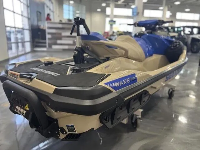 Slide: The Image of Sea-Doo Wake 2026 - 12