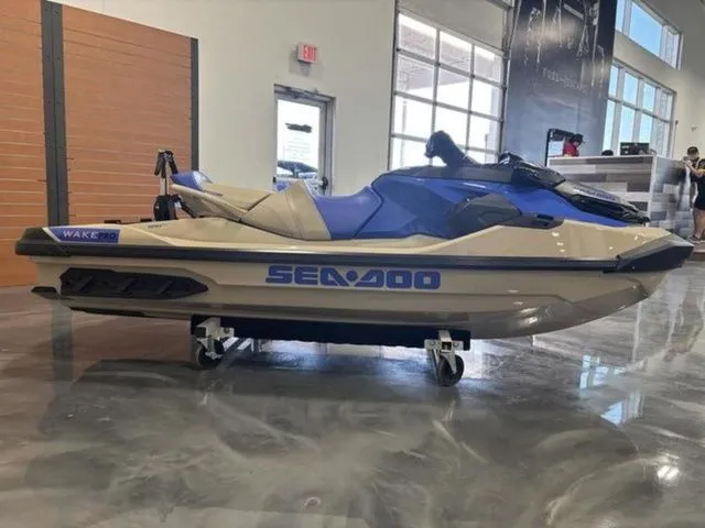 Slide: The Image of Sea-Doo Wake 2026 - 13
