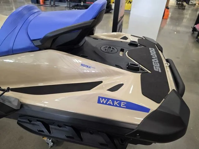 Slide: The Image of Sea-Doo Wake 170 BRP Premium Audio, iDF, iBR 2026 - 16