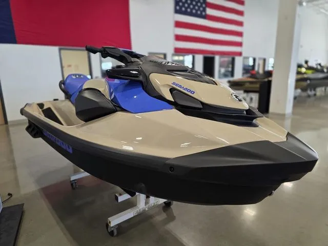 Slide: The Image of Sea-Doo Wake 170 BRP Premium Audio, iDF, iBR 2026 - 5