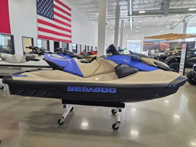 Slide: The Image of Sea-Doo Wake 170 BRP Premium Audio, iDF, iBR 2026 - 6