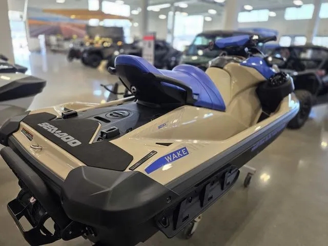 Slide: The Image of Sea-Doo Wake 170 BRP Premium Audio, iDF, iBR 2026 - 7