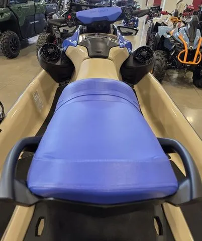 Slide: The Image of Sea-Doo Wake 170 BRP Premium Audio, iDF, iBR 2026 - 9