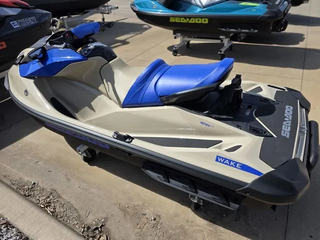 Slide: The Image of Sea-Doo Wake 170 iBR and iDF 2026 - 15