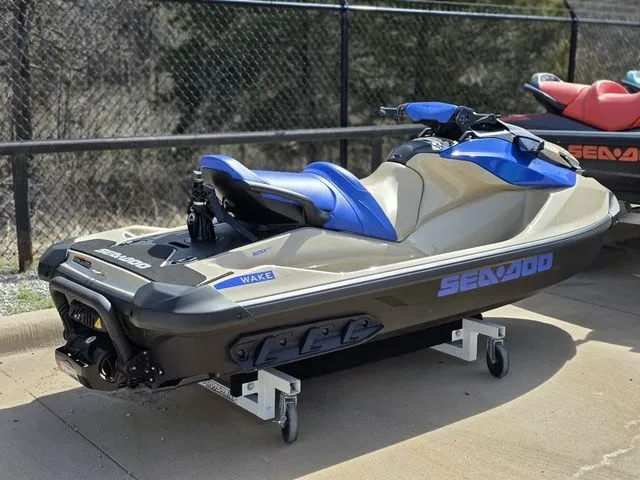 Slide: The Image of Sea-Doo Wake 170 iBR and iDF 2026 - 3