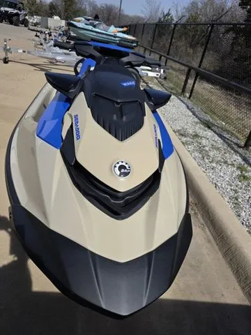 Slide: The Image of Sea-Doo Wake 170 iBR and iDF 2026 - 8