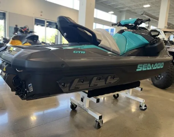 Slide: The Image of Sea-Doo GTR 230 2026 - 11