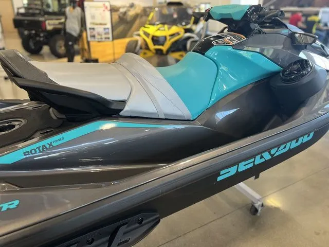Slide: The Image of Sea-Doo GTR 230 2026 - 6