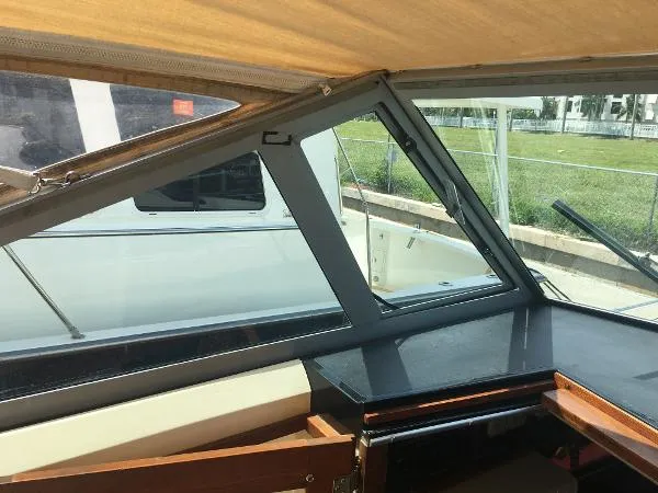 Slide: The Image of Cruisers Avanti 1985 - 11