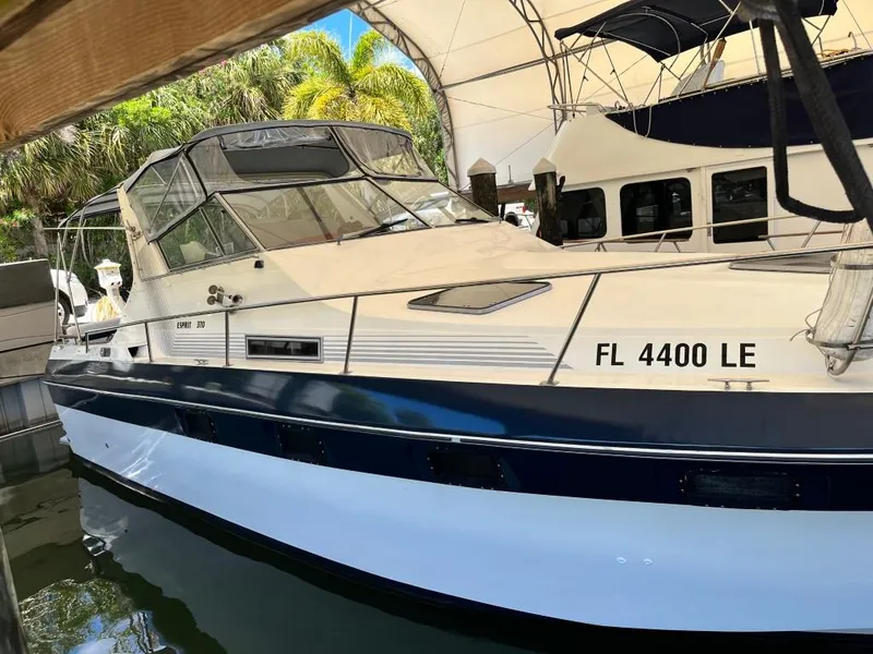 Slide: The Image of Cruisers 3370 Esprit 1988 - 4