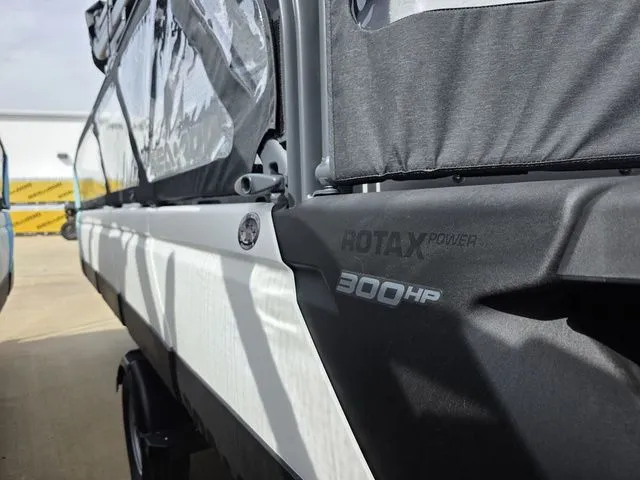 Slide: The Image of Sea-Doo Switch Sport™ 21 - 300 Hp Painted 2026 - 17