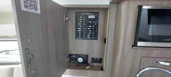 Slide: The Image of Regal 28 Express 2021 - 7