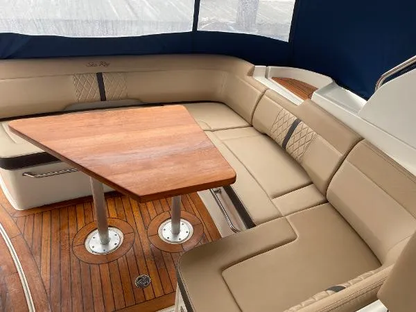 Slide: The Image of Sea Ray 350 Sundancer Coupe 2017 - 10