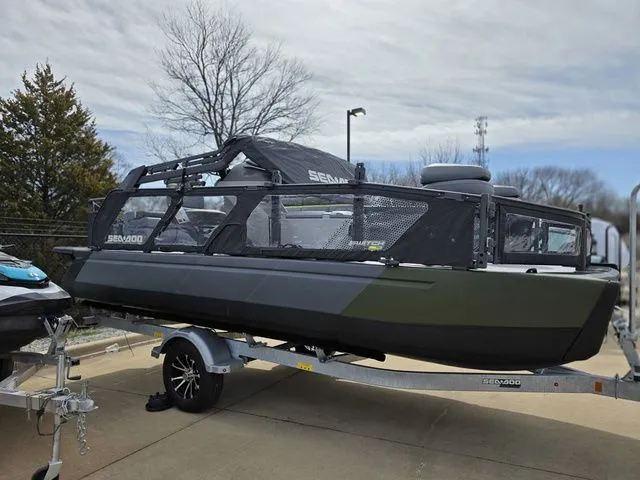 The Image of Sea-Doo Switch Fish 21 2026 - 1