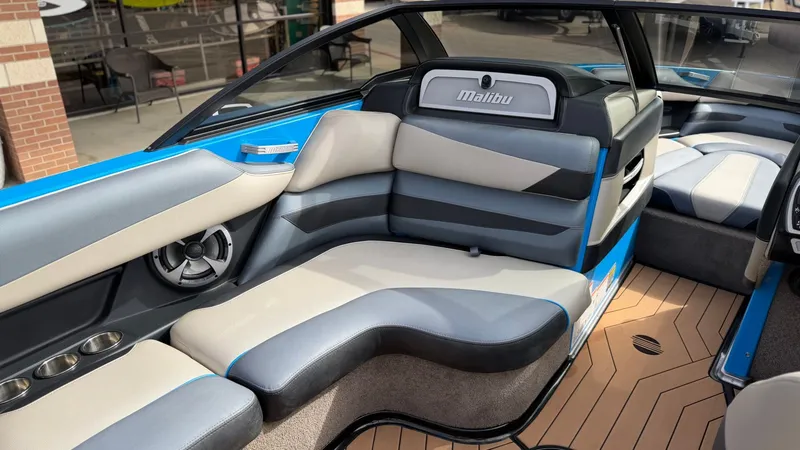 Slide: The Image of Malibu Wakesetter 23 LSV 2017 - 12