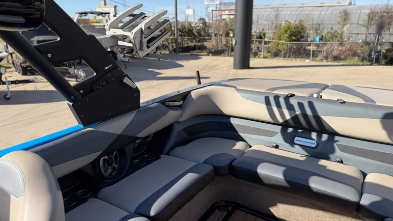 Slide: The Image of Malibu Wakesetter 23 LSV 2017 - 13