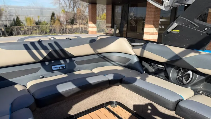 Slide: The Image of Malibu Wakesetter 23 LSV 2017 - 14