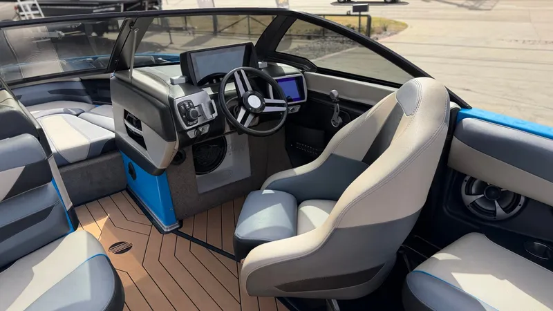 Slide: The Image of Malibu Wakesetter 23 LSV 2017 - 17