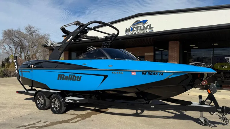 Slide: The Image of Malibu Wakesetter 23 LSV 2017 - 2