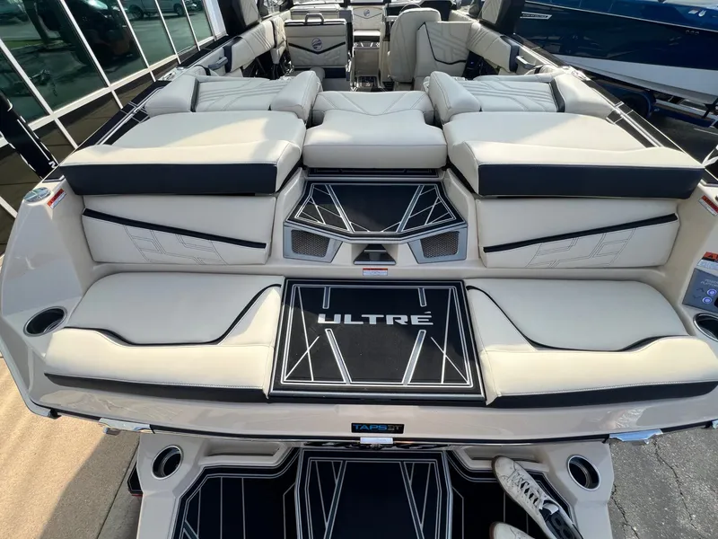 Slide: The Image of Tigé Ultré 25ZX 2026 - 10