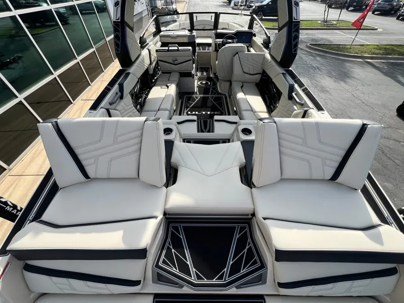 Slide: The Image of Tigé Ultré 25ZX 2026 - 13