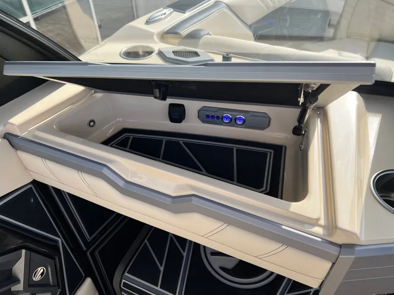 Slide: The Image of Tigé Ultré 25ZX 2026 - 27