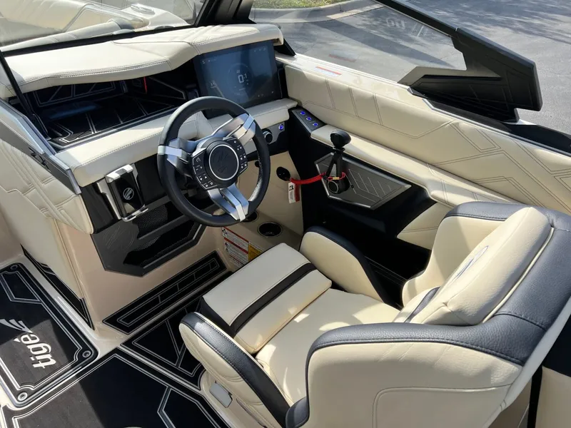 Slide: The Image of Tigé Ultré 25ZX 2026 - 28