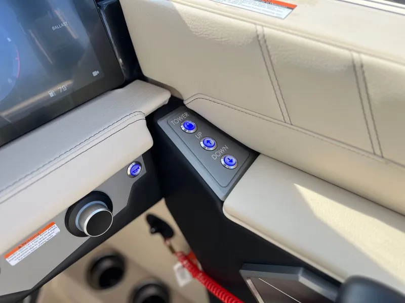 Slide: The Image of Tigé Ultré 25ZX 2026 - 31