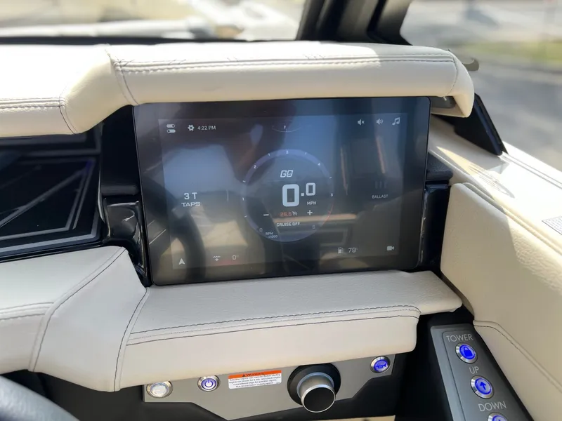 Slide: The Image of Tigé Ultré 25ZX 2026 - 32