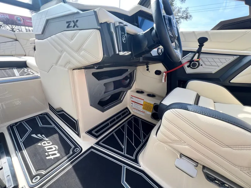 Slide: The Image of Tigé Ultré 25ZX 2026 - 39