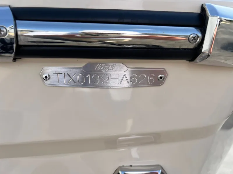 Slide: The Image of Tigé Ultré 25ZX 2026 - 40