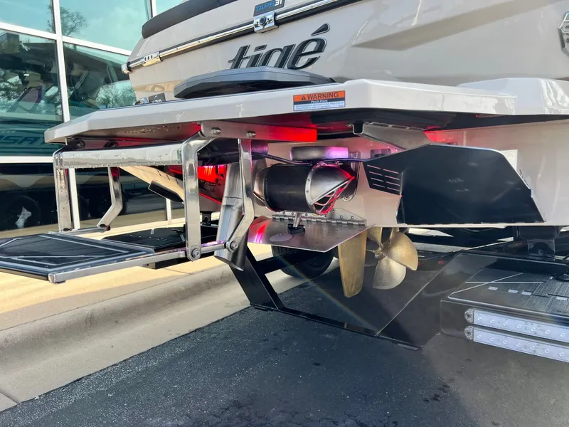 Slide: The Image of Tigé Ultré 25ZX 2026 - 5