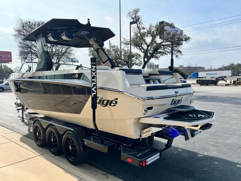 Slide: The Image of Tigé Ultré 25ZX 2026 - 6