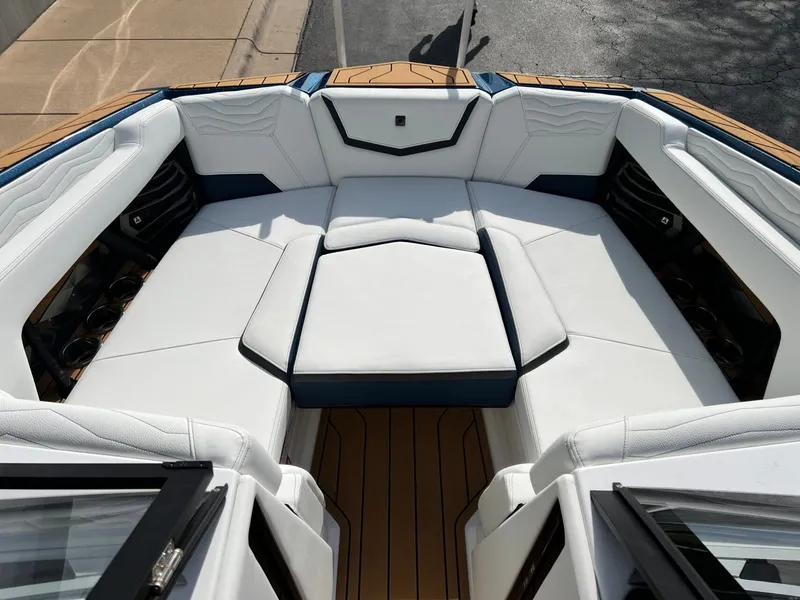 Slide: The Image of Nautique G23 2026 - 32